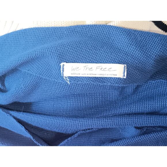 We the Free asymmetrical neckline blue raglan sleeve shirt size M - Picture 4 of 4